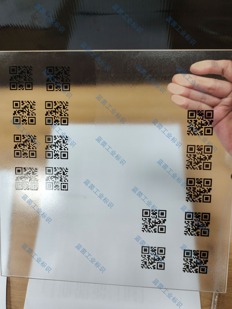 光伏玻璃、鋁框架、表面膜 追溯防偽二維碼、條碼高清高附著UV噴碼機(jī)打樣效果
